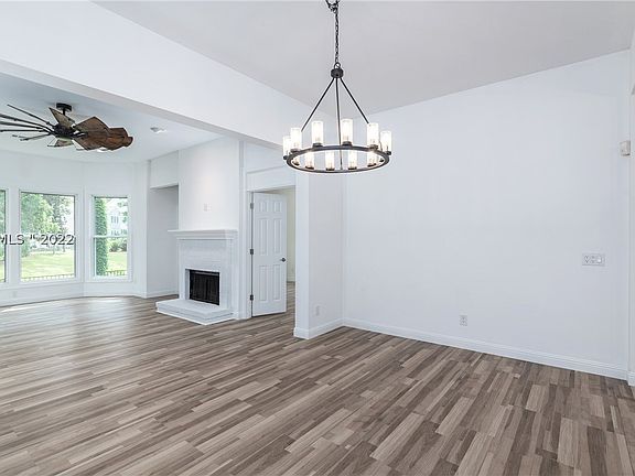 3rd image of 33 Crosstree Dr