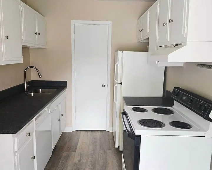 113 Courtney Ave NE #3 — Photo 6
