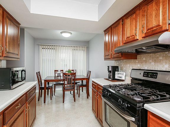 3rd image of 217 Edgewater Dr