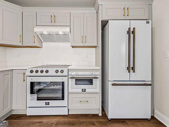 2nd image of 1829 Mercer Ave