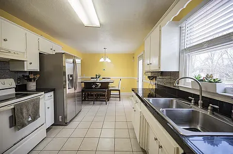 222 Daly Dr — Photo 4