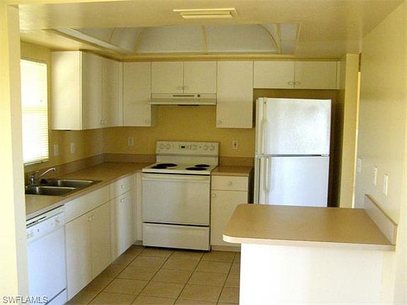 4th image of 1822 SE 1st Ave