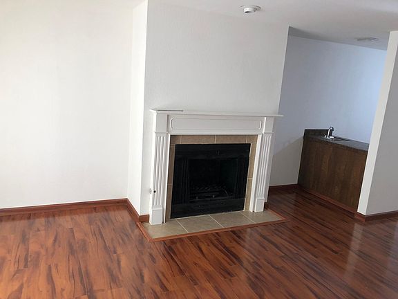 4th image of 600 N Claremont St APT 4