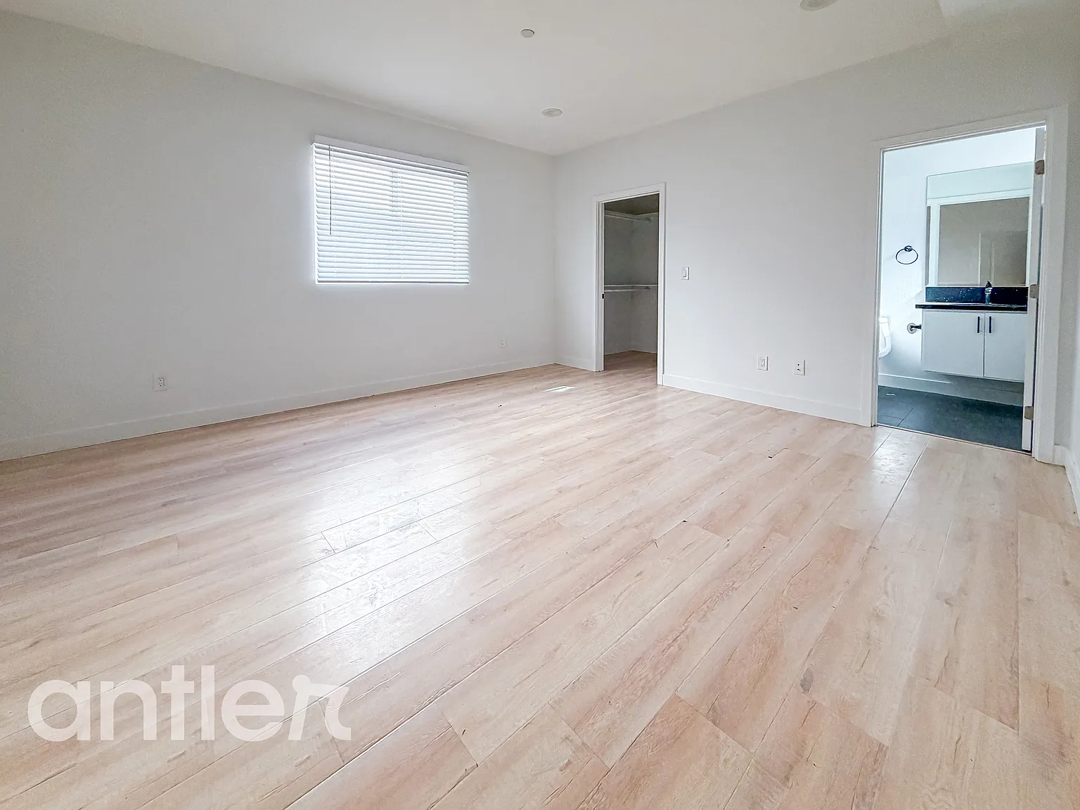 6 bed, $4,950 — Photo 2
