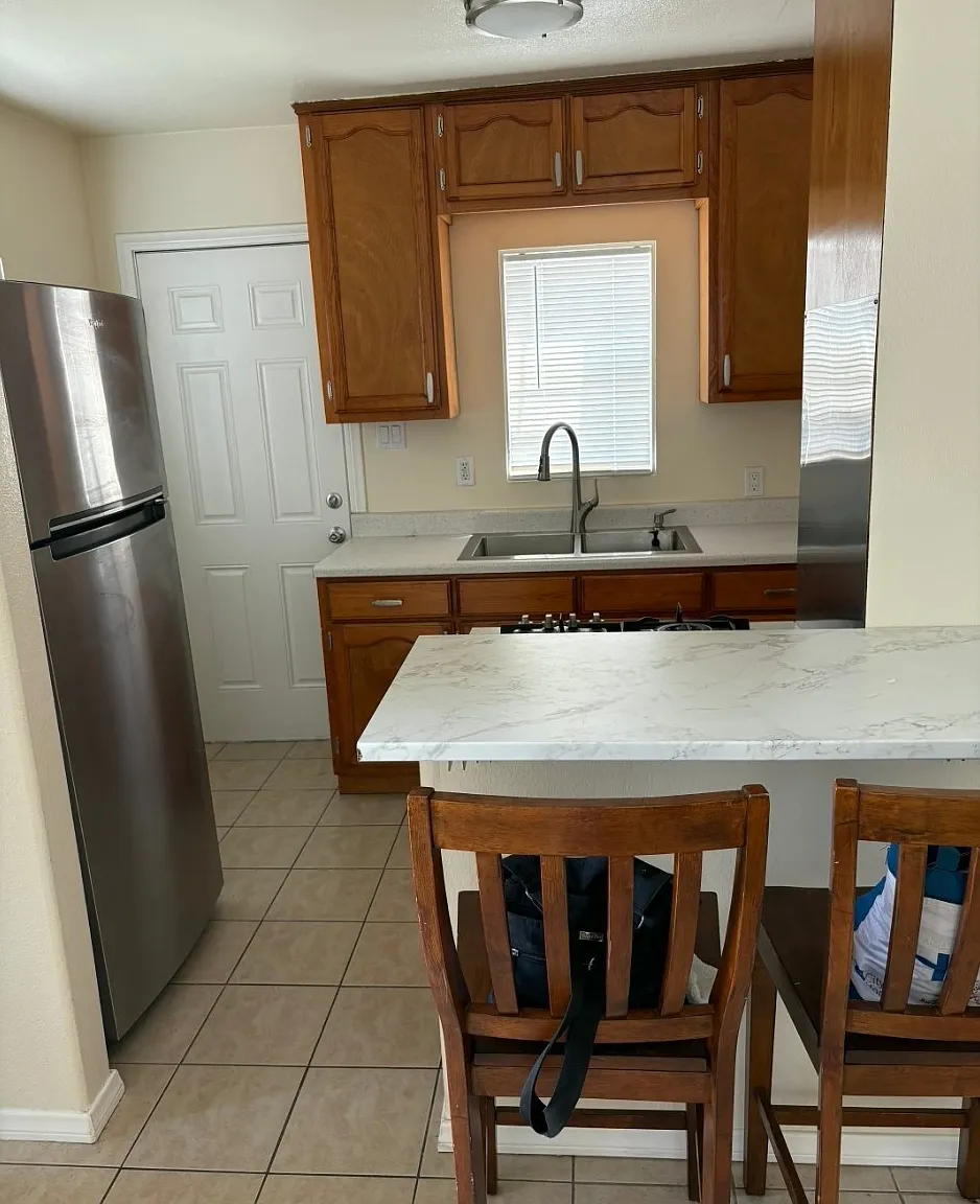 Studio, 500 sqft, $1,750 — Photo 2