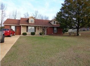 386 Meadowview Dr, Elmore, AL 36025