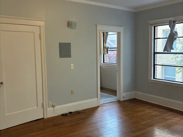 123 Bay Pl APT 101, Oakland, CA 94610