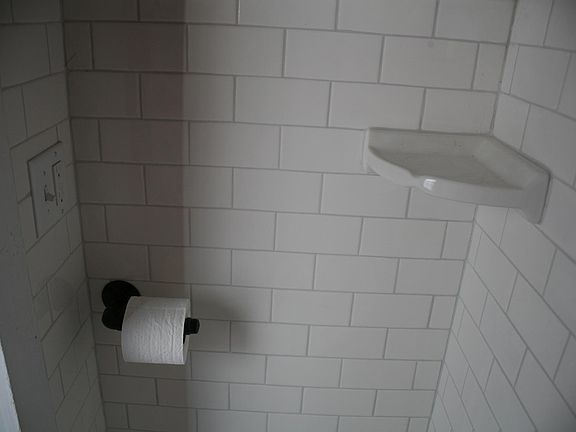 5th image of 915 Burr Oak Ct