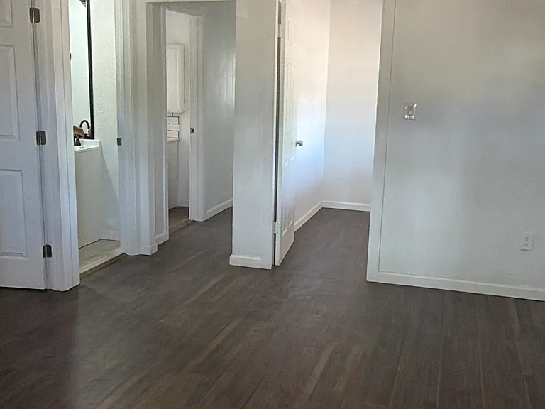 241 S California St — Photo 23