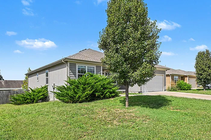 4 bed, 2.0 bath, 1512 sqft, $2,299 — Photo 3