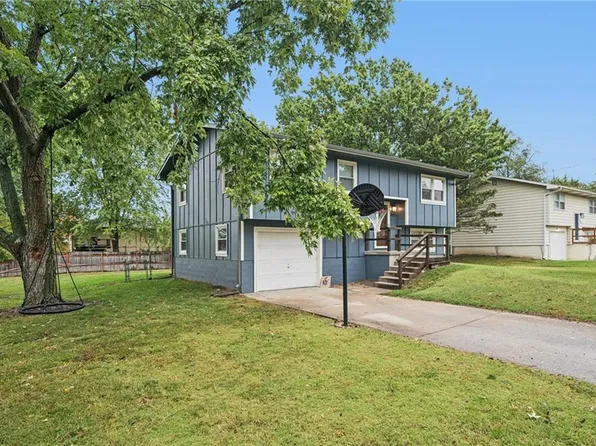 303 W 2nd Ter, Wellsville, KS 66092