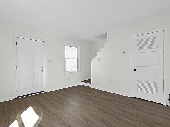 5th image of 702 S Hamilton Rd #1