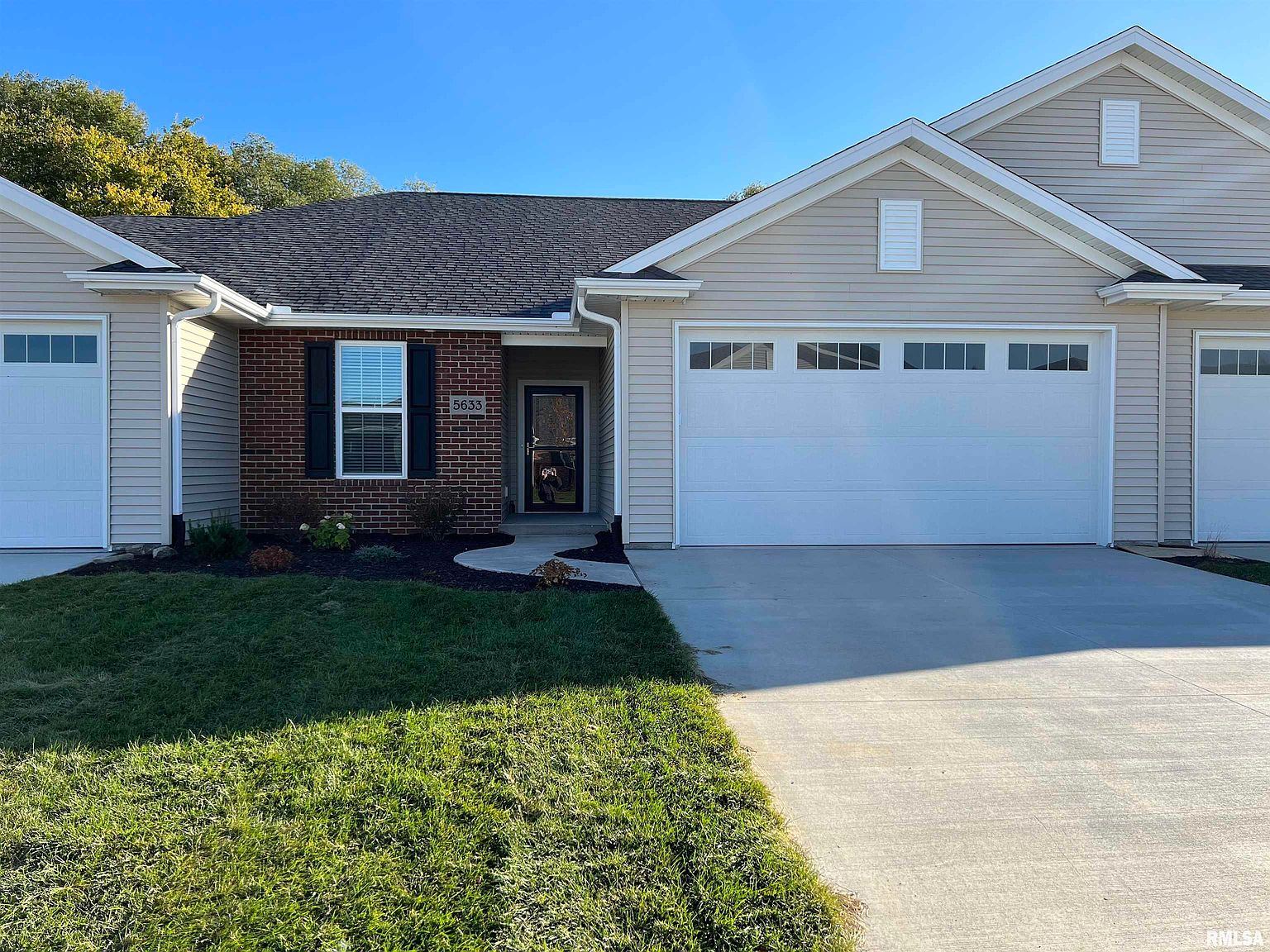 5633 Kristi Ln, Bettendorf, IA 52722 Zillow