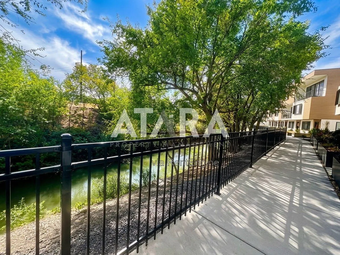 3 bed, 3.5 bath, 1830 sqft, $3,000 — Photo 4