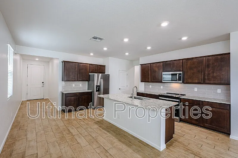 4 bed, 2.0 bath, 1896 sqft, $2,195 — Photo 2