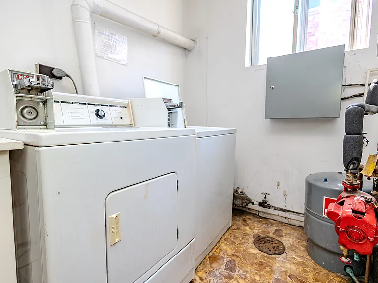 213 NW College Ave #8 — Photo 8