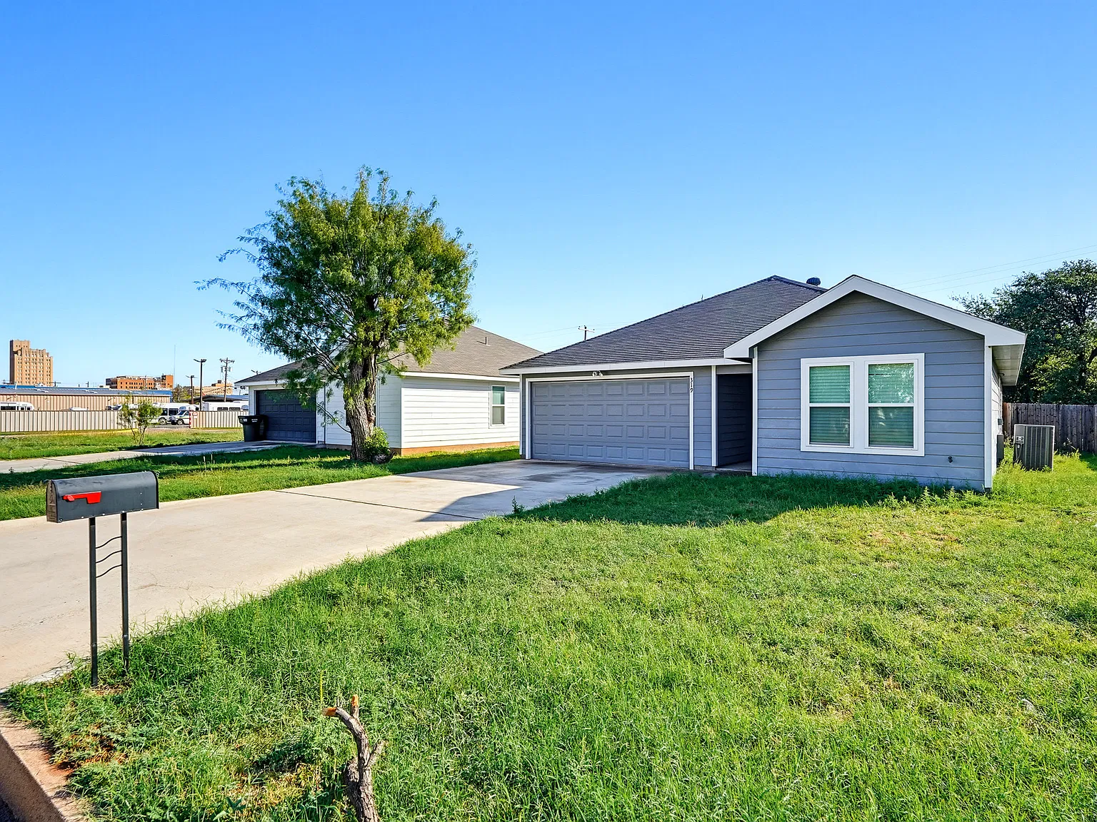 3 bed, 1296 sqft, $2,300 — Photo 3