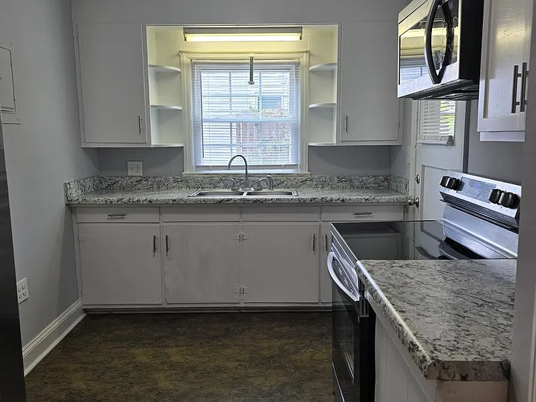 919 Chester Cir — Photo 7