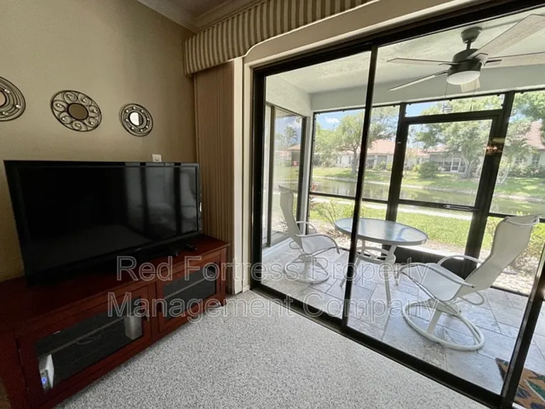 7113 Quail Run Ct W #W9 — Photo 4
