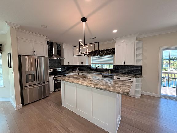 2nd image of 1081 S Pointe Alexis Dr