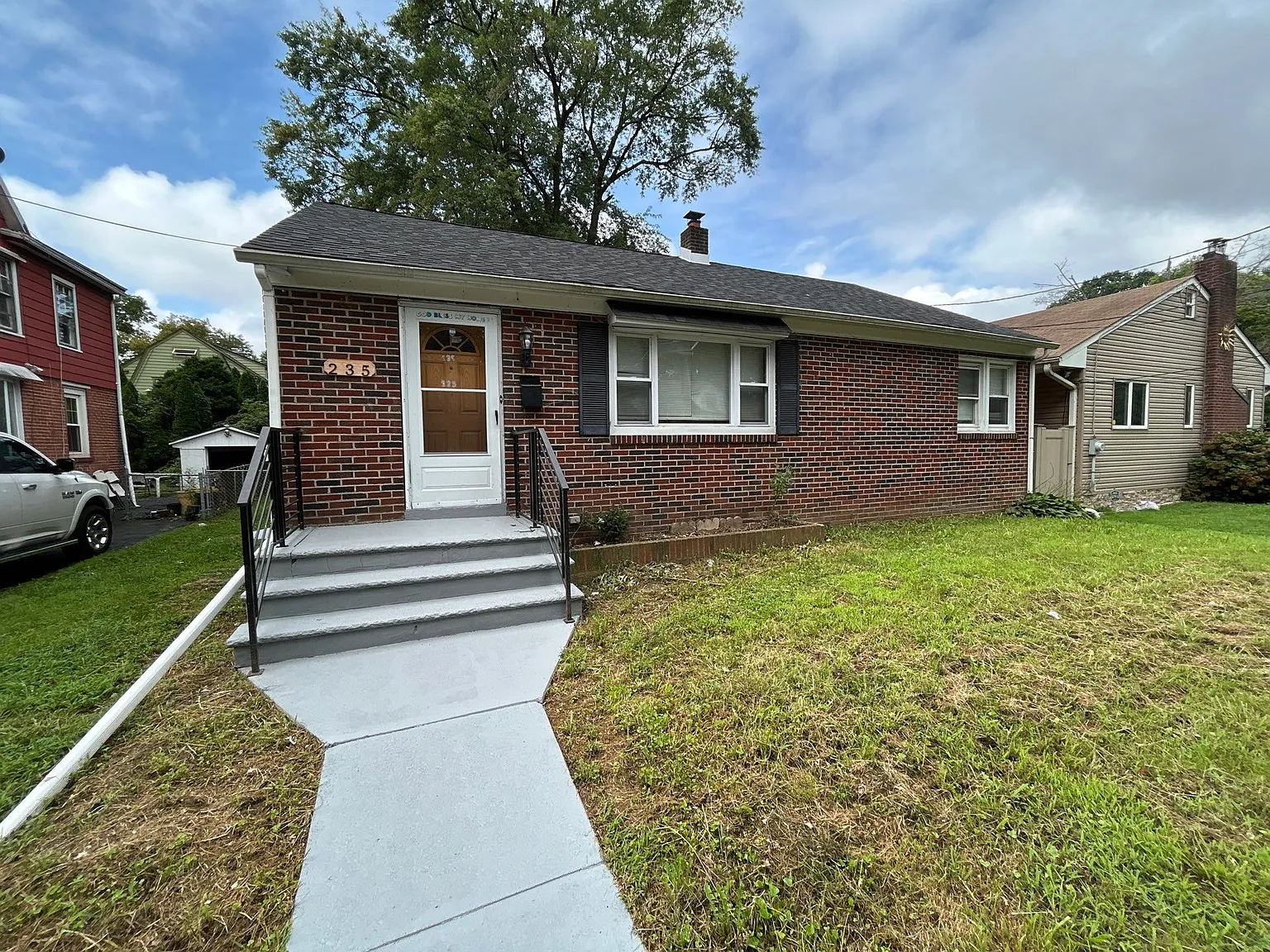 3 bed, 1900 sqft, $2,200 — Photo 2
