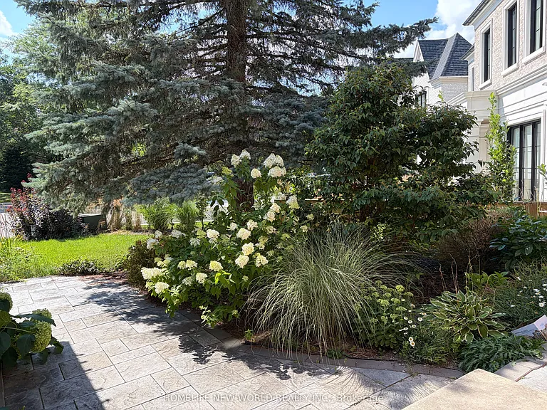 23 Lacey Ct — Photo 2