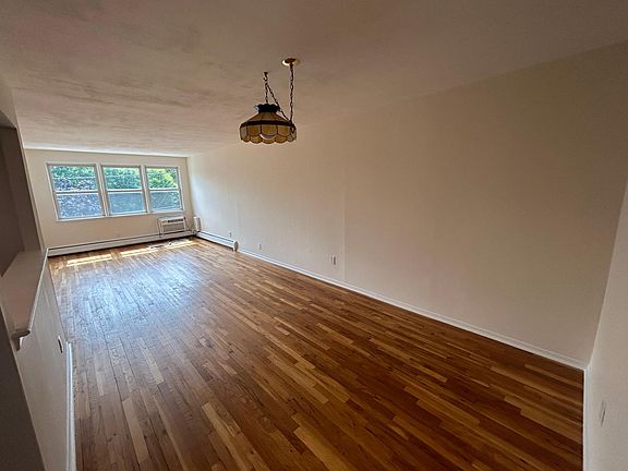 4th image of 218 Bay 14th St Floor 1