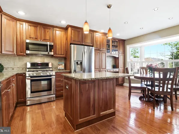 4866 Carriagepark Rd, Fairfax, VA 22032