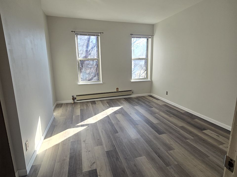 1st image of 32-84 30th St APT 4R