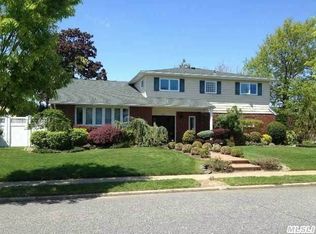 50 Rainbow Rd, Massapequa Park, NY 11762