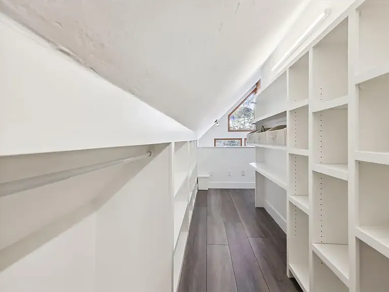 71 Regal Cir — Photo 16