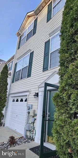 3 bed, 2.5 bath, 1776 sqft, $2,695 — Photo 2