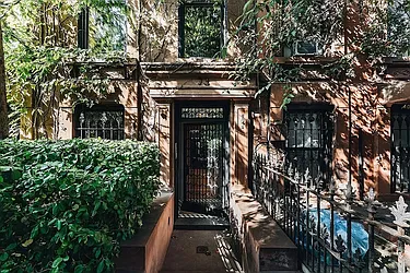 Rented by Gulia Wang, LREB