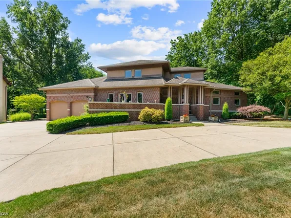 443 Janet Dr, Canfield, OH 44406