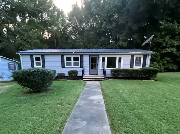 215 N Clay St, South Hill, VA 23970