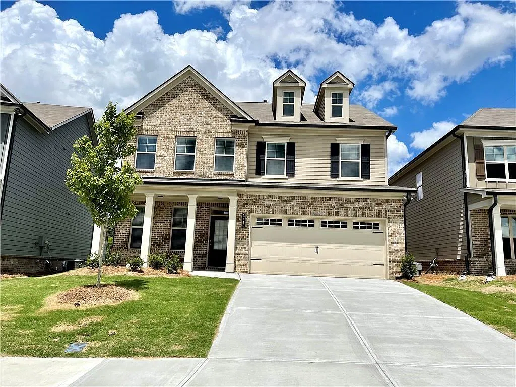 4 bed, 2.5 bath, 2804 sqft, $2,900 — Photo 1
