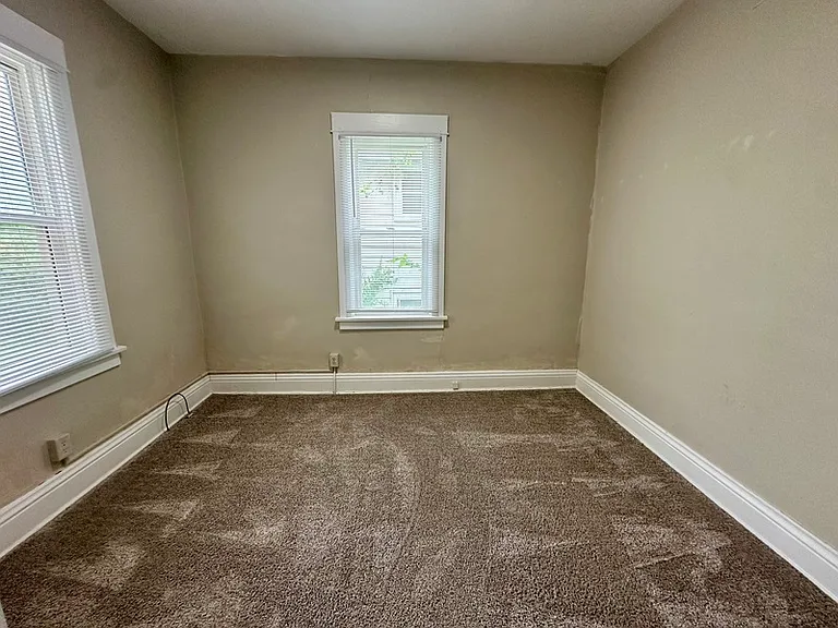 922 Center Point Rd NE — Photo 8