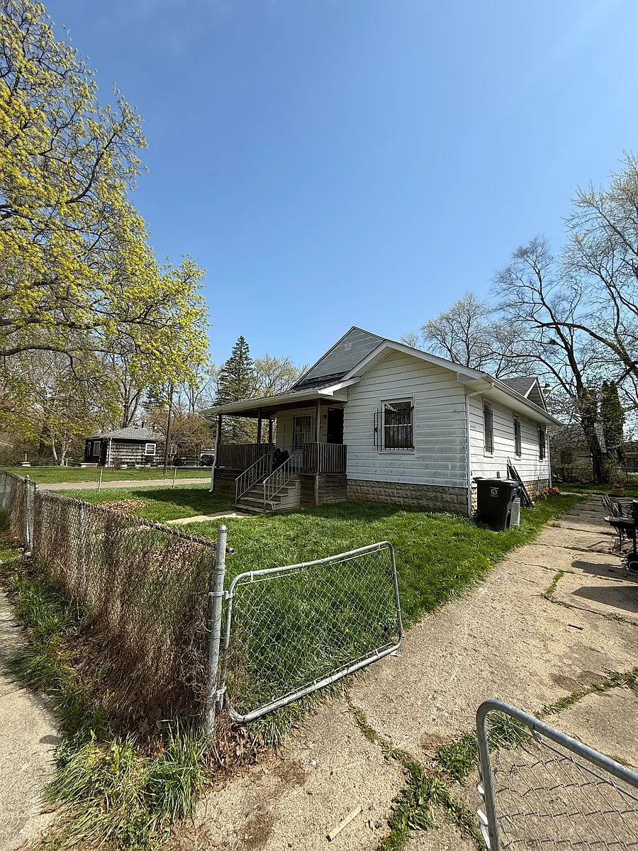 Building Photo - 3918 Trumbull Ave