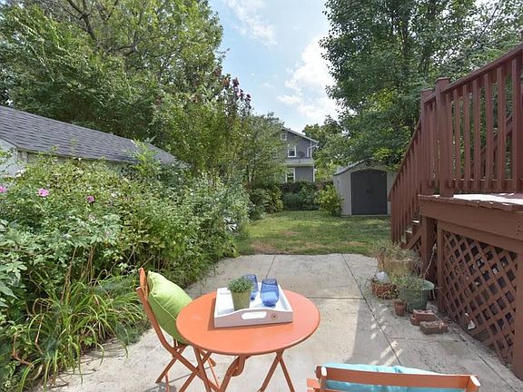 4th image of 215 E Howell Ave