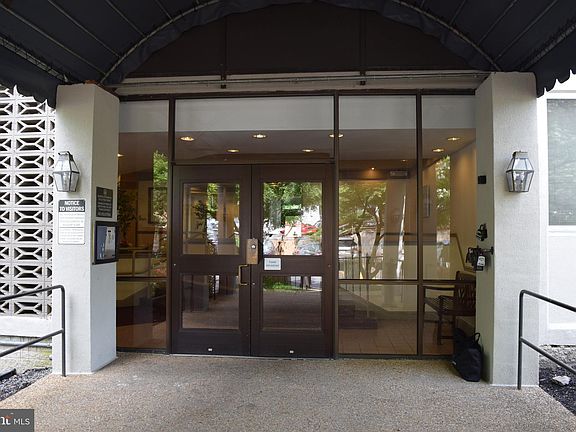 5th image of 4420 Briarwood Ct N APT 48