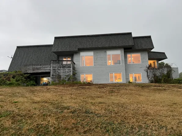61 Thorburn Cottages Rd, Harpswell, ME 04079