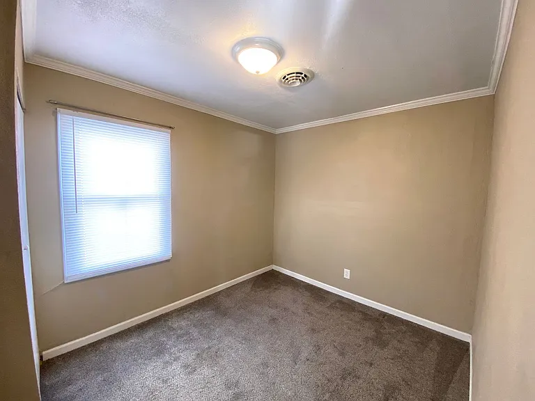 1311 W Maywood Ave — Photo 5