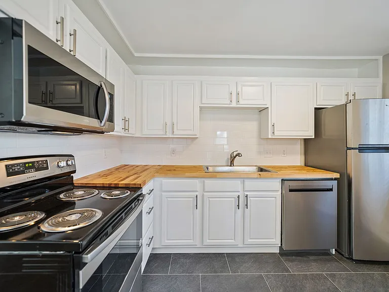 213 Barnes St — Photo 3