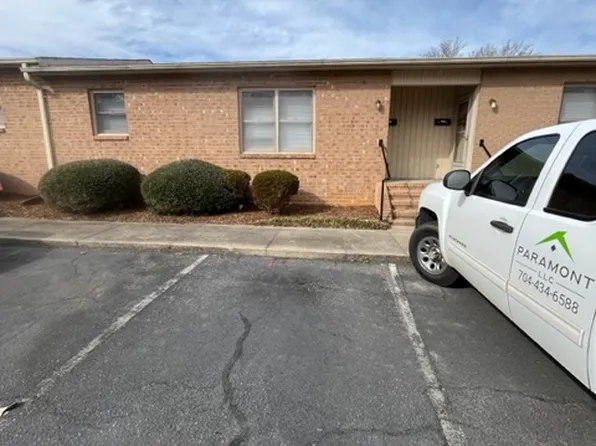 1253 1st Ave NW, Hickory, NC 28601