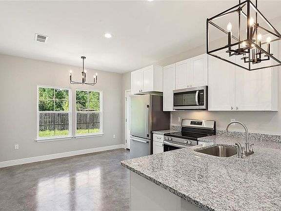 4th image of 1007 Crystal Dr
