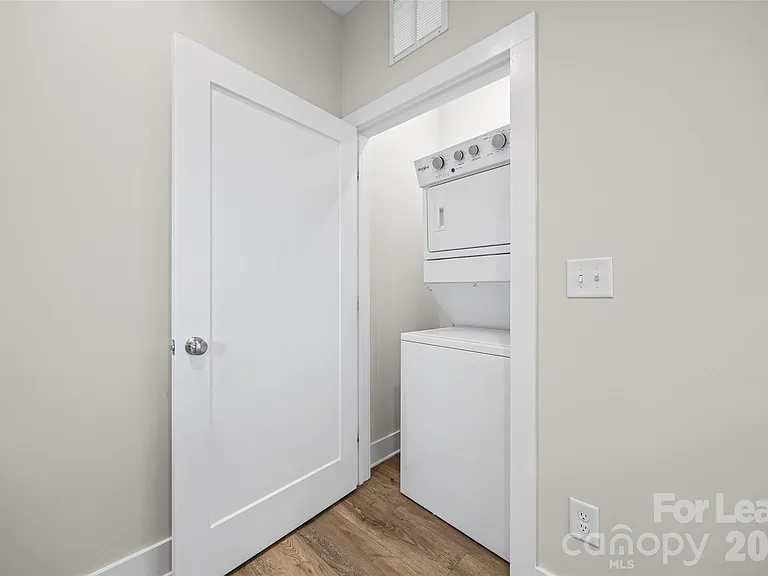 840 E 18th St #B — Photo 13