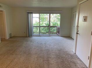 8604 Countryshire Ln APT 3, Kansas City, MO 64138