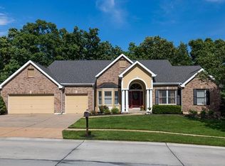 370 Turnberry Place Dr, Ballwin, MO