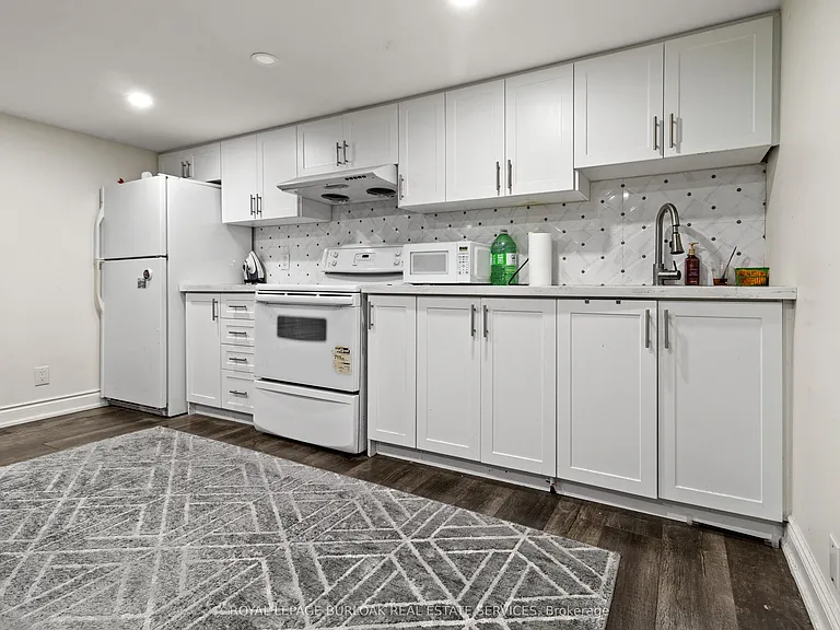 61 Goldfinch Rd #LOWER — Photo 9