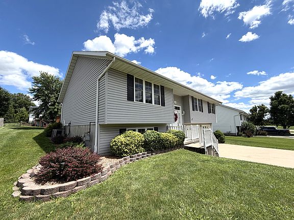 3rd image of 99 Hillcrest St